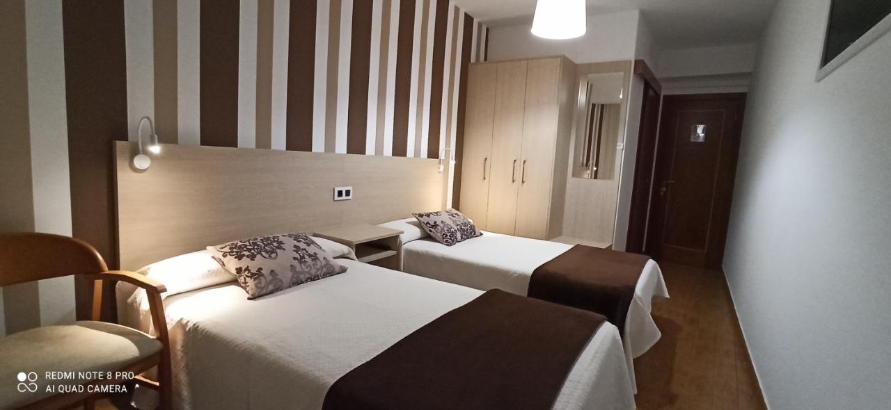 Hostal Rivas ฟินิสแตร์เร ภายนอก รูปภาพ