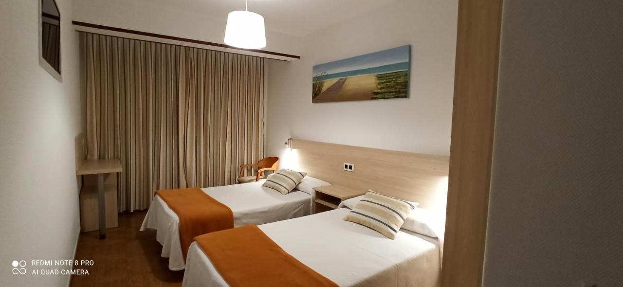 Hostal Rivas ฟินิสแตร์เร ภายนอก รูปภาพ
