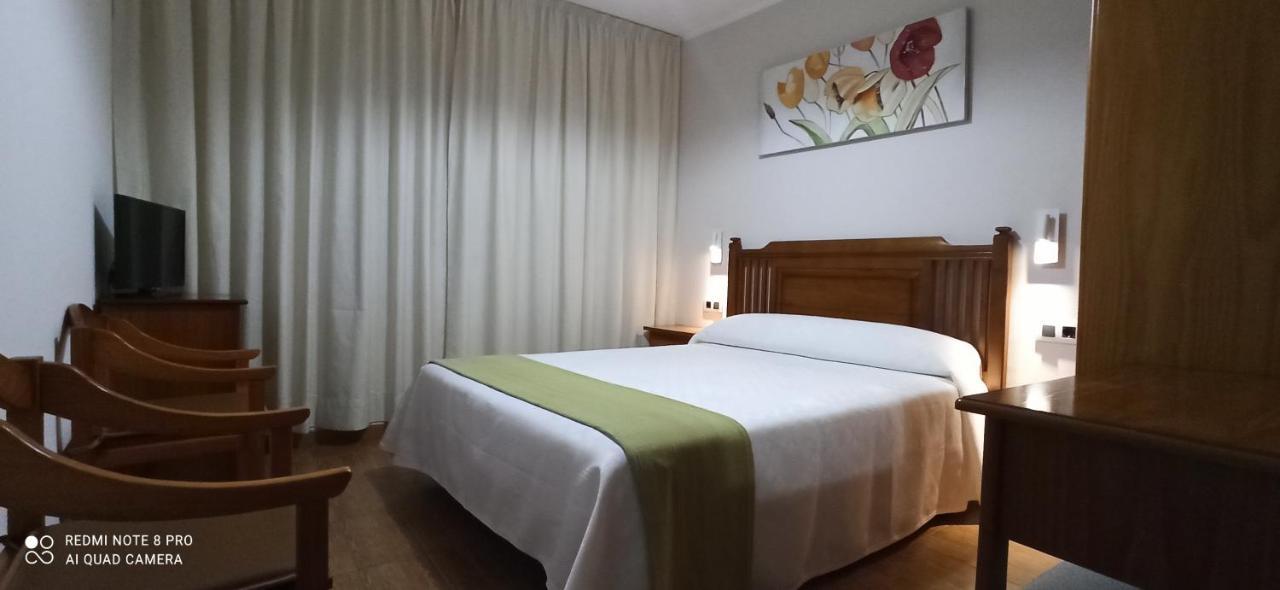 Hostal Rivas ฟินิสแตร์เร ภายนอก รูปภาพ